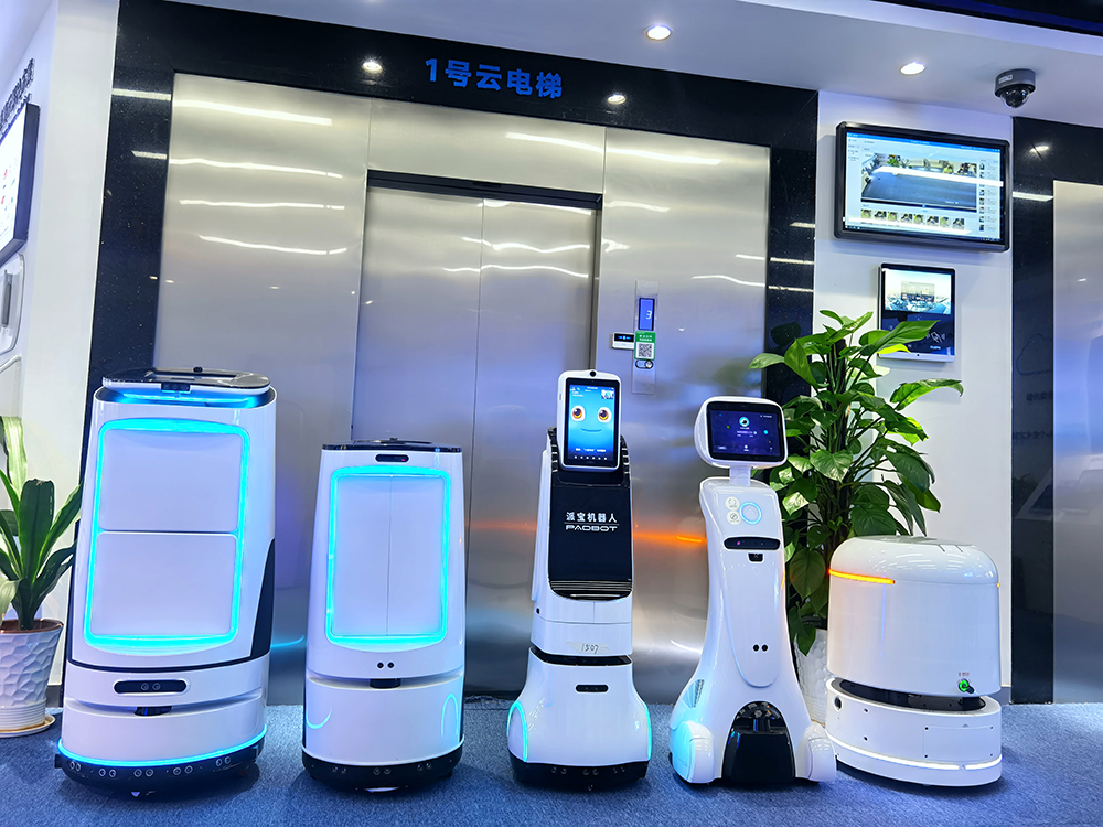 《中国机器人产业发展报告》重磅发布 服务机器人有巨大市场潜力和发展空间