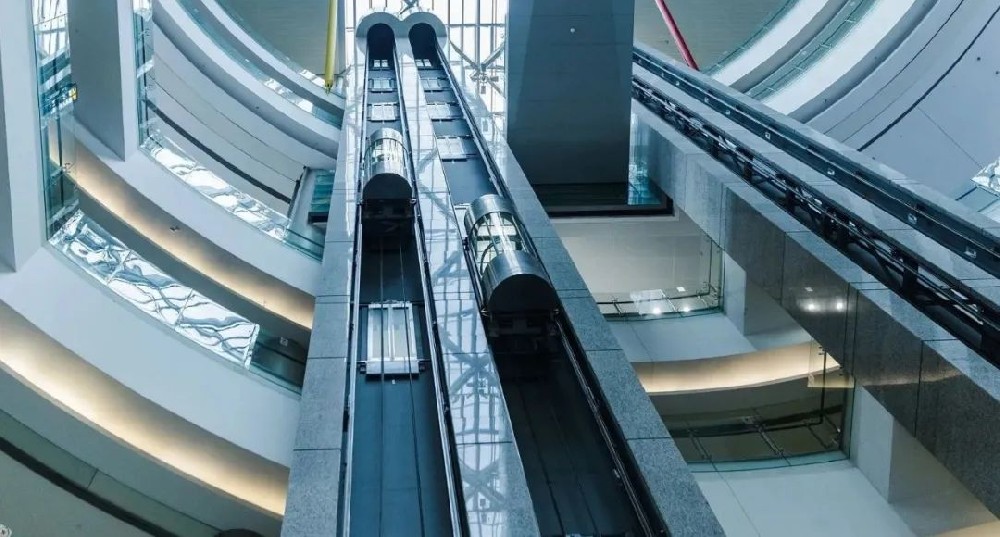 《蛇口消息报》：旺龙解决园区高峰期电梯运力不足难题，高峰期电梯调度系统获得国家发明专利